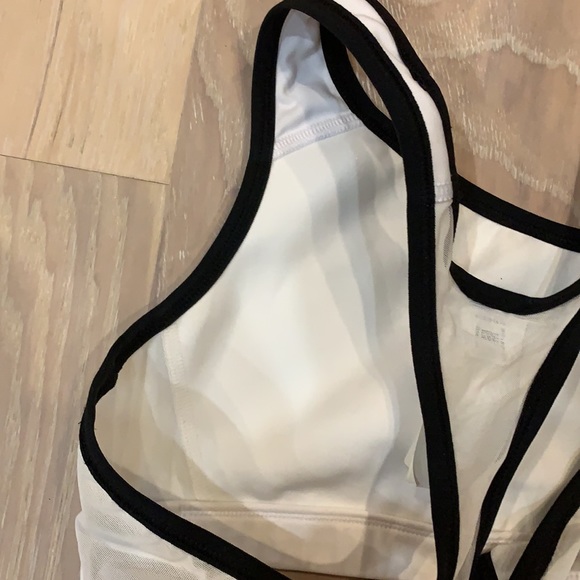 Reebok low support sports bra - Size Medium - Picture 6 of 7